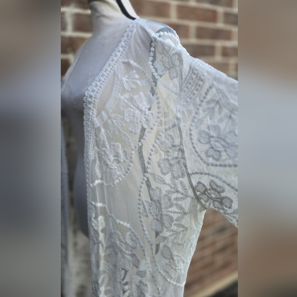 Anna-Kaci Sheer White Lace Kimono - Picture 7 of 9